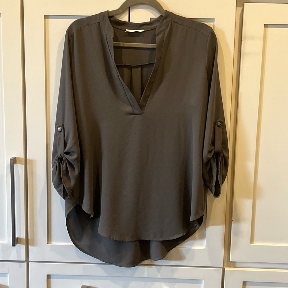 Lush Nordstrom Women's Olive Green V-Neck Roll Tab Blouse Size Medium